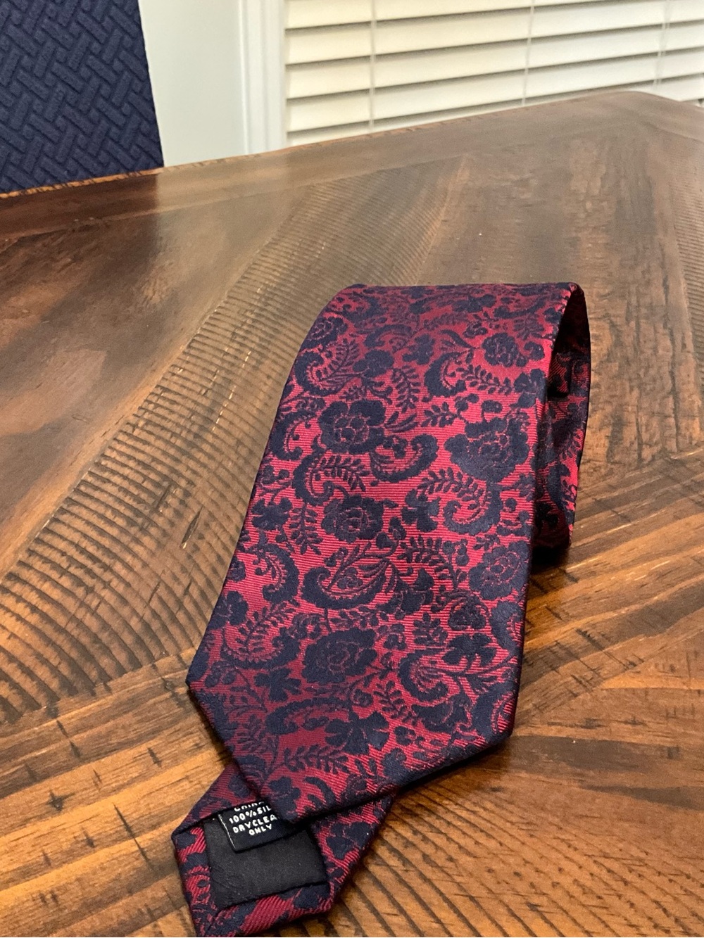 Roundtree & Yorke Red and Navy Floral Jacquard Tie